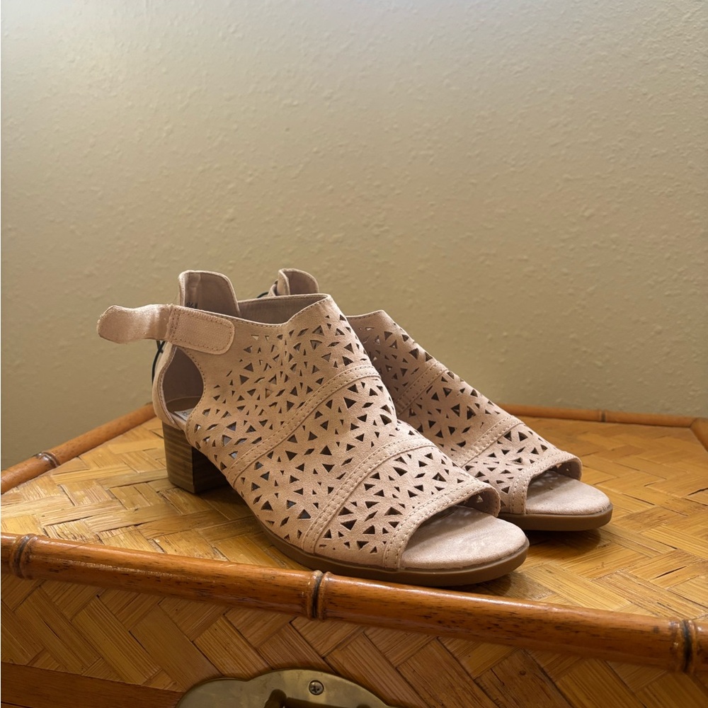 Elegant Beige Women's Sandals